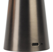 Prim-plan cu o lampă cu port USB