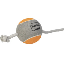 Jucărie pentru câini Karlie, minge de tenis pe frânghie cu nod, suprafață din pâslă portocalie și gri.