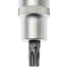 Cap de cheie tubulară argintiu cu bit Torx din metal cu margine zimțată.