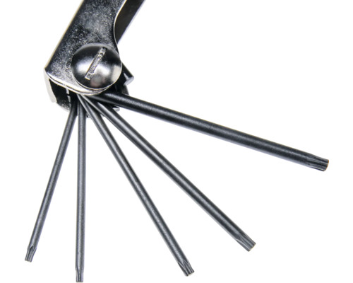 Set de chei pliabile cu chei Torx din metal de diferite dimensiuni.