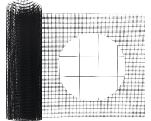 Plasă neagră cu ochiuri fine la rolă cu o vedere detaliată a structurii ochiurilor.