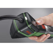 Pompă de aer comprimat fără fir Bosch ținută în mână, cu Bosch Logo, lumină integrată, afișaj și furtun flexibil.