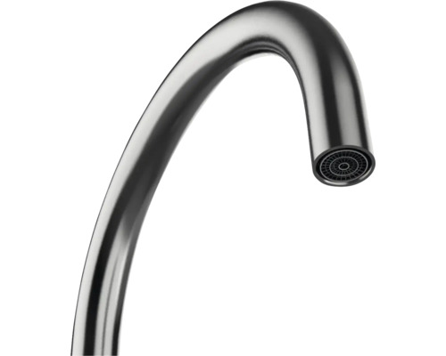 Pipă curbată pentru baterie de bucătărie cu aerator integrat.