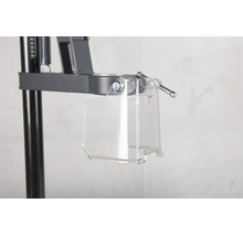 Protecție transparentă împotriva așchiilor la un suport de găurit din metal.