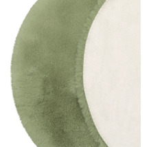Covor rotund pufos de culoare verde din blană artificială cu textură moale și dos deschis.