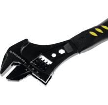 Cheie reglabilă din metal cu mâner ergonomic, scală milimetrică și decupaje hexagonale.