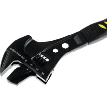 Cheie reglabilă din metal negru cu scară milimetrică și decupaje hexagonale pe mâner.