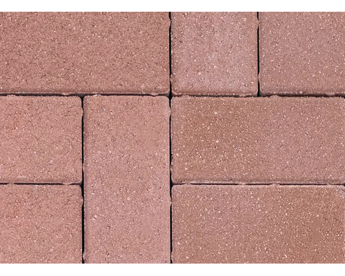 Pavaje din beton de formă dreptunghiulară montate în model
