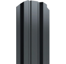 Un profil de gard metalic vertical cu design profilat pentru protecția intimității în grădină.