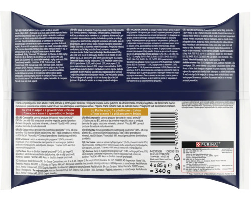 Verso-ul unui ambalaj de hrană pentru pisici Purina cu recomandări de hrănire, ingrediente și informații despre produs în mai multe limbi.