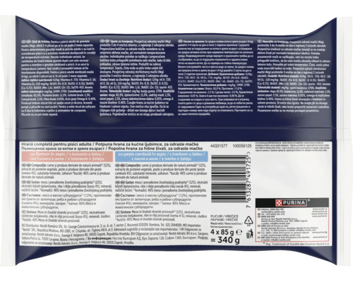 Spatele unui ambalaj de hrană pentru pisici Purina cu informații despre recomandările de hrănire și ingrediente, logo Purina.