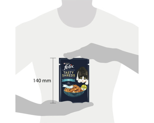 Hrană umedă pentru pisici Felix Tasty Shreds în pliculeț cu o comparație de mărime de 140 milimetri.