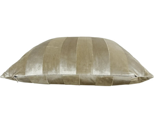 Perna decorativa patrata cu model cu dungi verticale din material moale pentru sufragerie sau dormitor.
