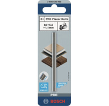 Două cuțite pentru rindea Bosch PRO cu dimensiunile 82 pe 5,5 pe 1,1 milimetri pentru rindele electrice pe un ambalaj de tip blister.