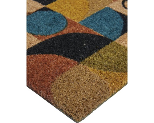Covoraș de intrare din fibră de cocos cu model geometric.