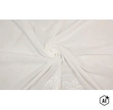 Țesătură fină pentru draperii cu broderie subtilă în model ondulat (Image AI modified or generated)