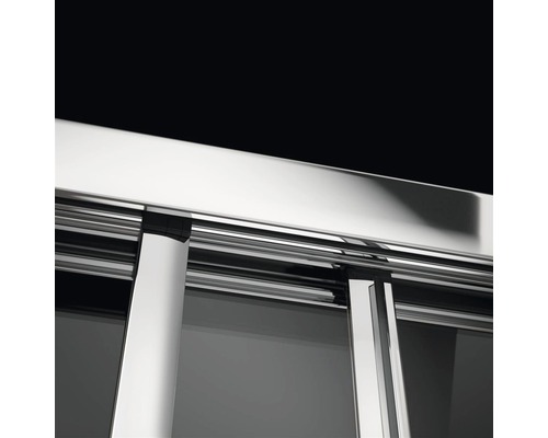 Imagine detaliată a unei cabine de duș cu ușă glisantă și cadru