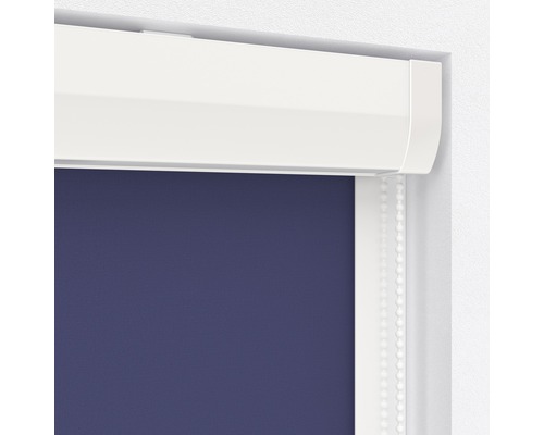 Rulou cu lanț pe fereastră