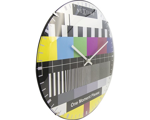 Logo Nextime. Ceas de perete rotund cu model de imagine de testare și afișaj al orei.
