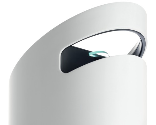 Imagine detaliată a unui coș de gunoi alb