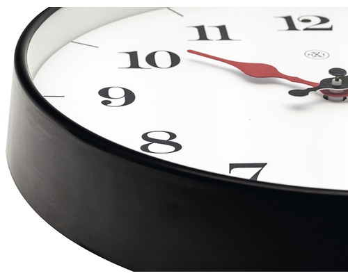 Ceas de perete cu ramă neagră și secundar roșu