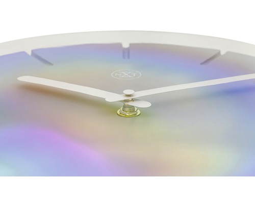 Vizualizare detaliată a unui ceas de perete cu indicator pentru ore, minute și secunde