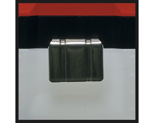 Vizualizare detaliată a unei încuietori metalice pe o cutie de scule