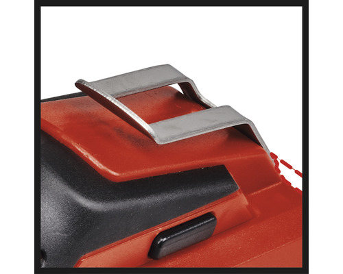 Vizualizare detaliată a unei scule cu clip metalic