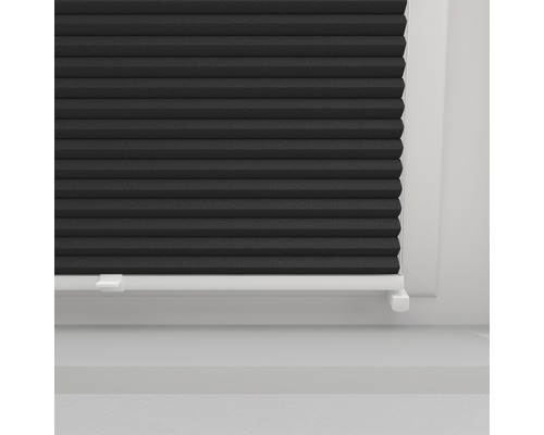 Rulou plisată în fereastră