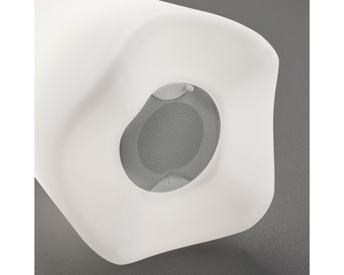 Vizualizare detaliată a unei lămpi de exterior cubice albe cu difuzor