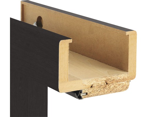 Vizualizare detaliată a unui raft din lemn