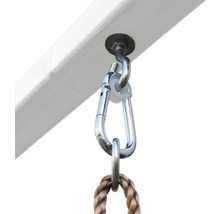 Imagine detaliată cu un sistem de prindere pentru leagăn, cu carabină, pe o grindă de lemn