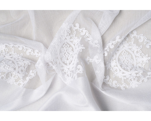 Pânză decorativă albă cu broderie