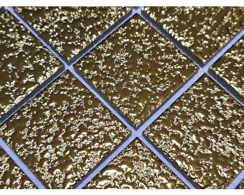 Prim-plan cu plăci de mozaic cu o suprafață neuniformă