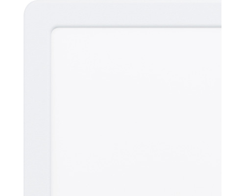 Decupaj dintr-o placă dreptunghiulară albă din plastic cu colțuri rotunjite