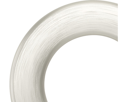 Prim-plan detaliat al unui inel transparent