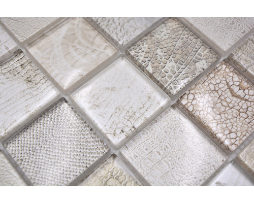 Prim-plan cu plăci de mozaic cu diverse texturi