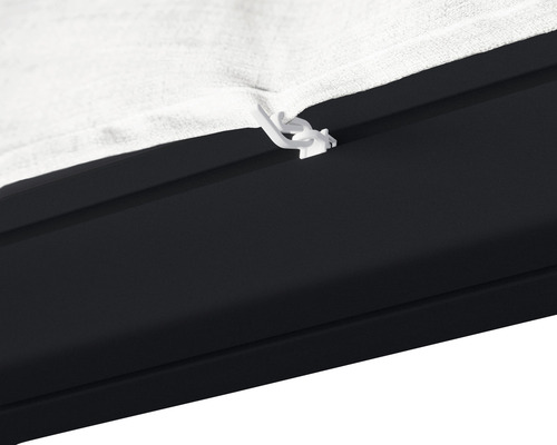 Vizualizare detaliată a unei fixări de pavilion cu țesătură și clemă de plastic