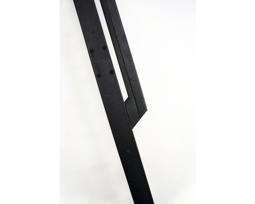 Vizualizare detaliată a unui cadru negru de scară