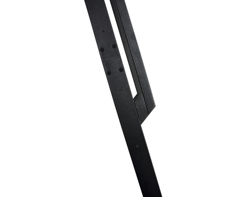 Detaliu al unei structuri de scară neagră cu trepte