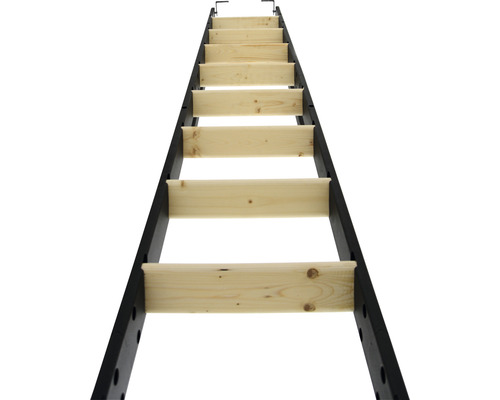 Scară de mansardă cu trepte din lemn și cadru metalic