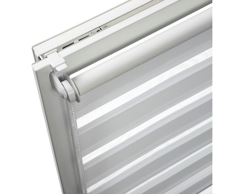 Imagine detaliată a unei role cu mecanism cu lanț și dungi orizontale