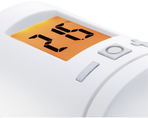 Prim-plan cu robinet termostatic cu afișaj digital al temperaturii