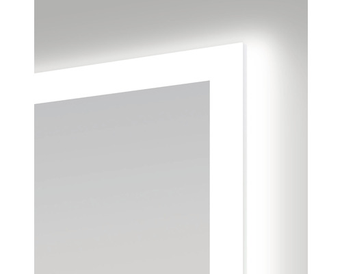 Detaliu cu oglindă iluminată