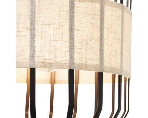 Prim-plan cu o lampă de tavan cu abajur din material textil și cadru metalic