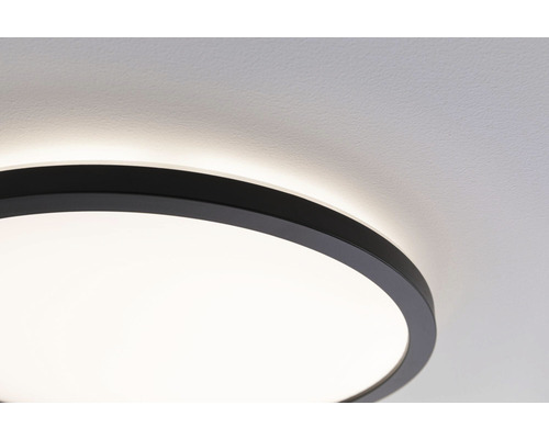 Plafonieră rotundă cu ramă neagră pe tavan