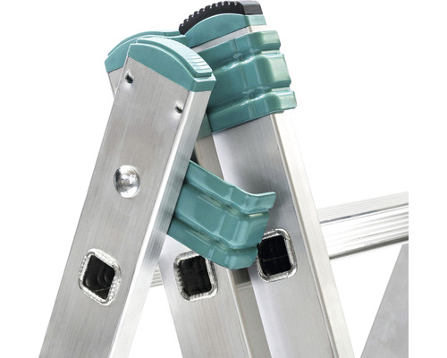 Prim-plan cu scară din aluminiu cu balama de siguranță