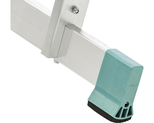 Detaliu scară aluminiu cu protecție picior