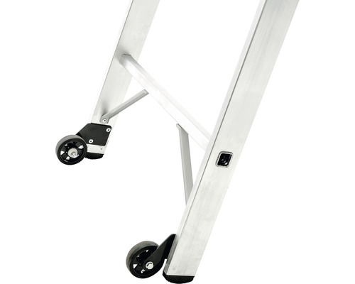 Imagine detaliată cu o scară de aluminiu cu roți