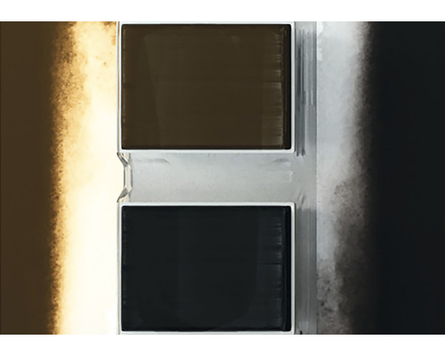 Prim-plan cu două jaluzele cu lamele